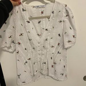 Zara White Short Sleeve Shirt With Flowers Size Large